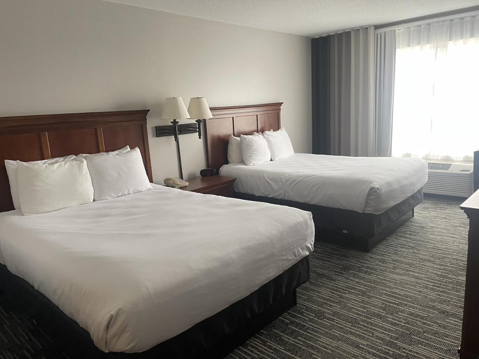 Harmony Inn & Suites ฟอร์ตดอดจ์ ภายนอก รูปภาพ